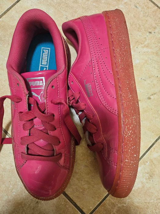 Два чифта обувки спортни и сандали на ток в добро съсътояние