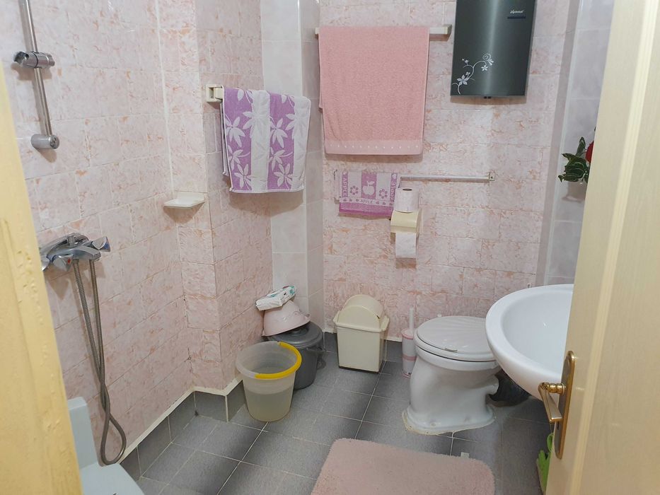 2ст+кухня,монолит,75 кв.м.,ет.4,ПВЦ дограма,много добър,Абаята