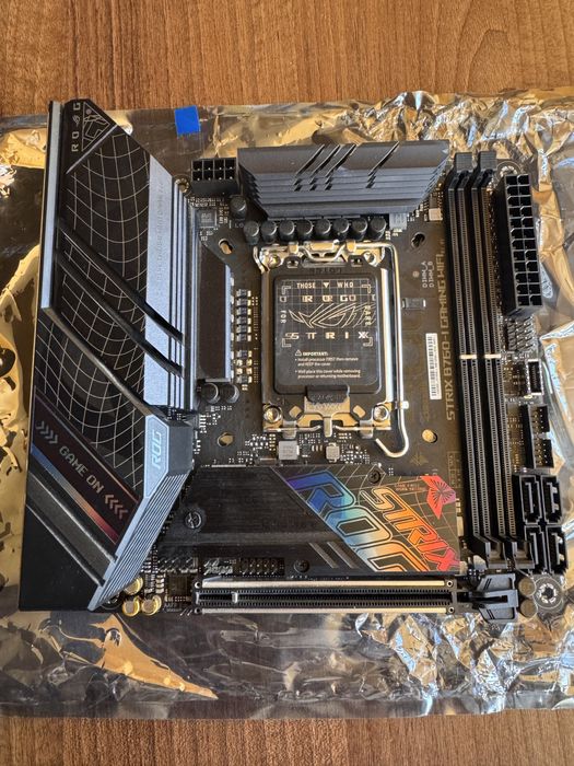 Placa de baza Asus ROG STRIX B760-I GAMING WIFI