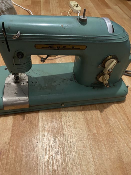 Продам совецкие швейные машинки
