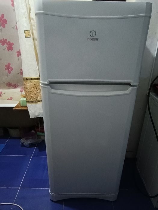 Продам двухкамерный холодильник