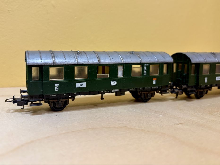 Два пътнически вагона Lima 1-ва и 2-ра класа администрация DB влак, влакче, локомотив