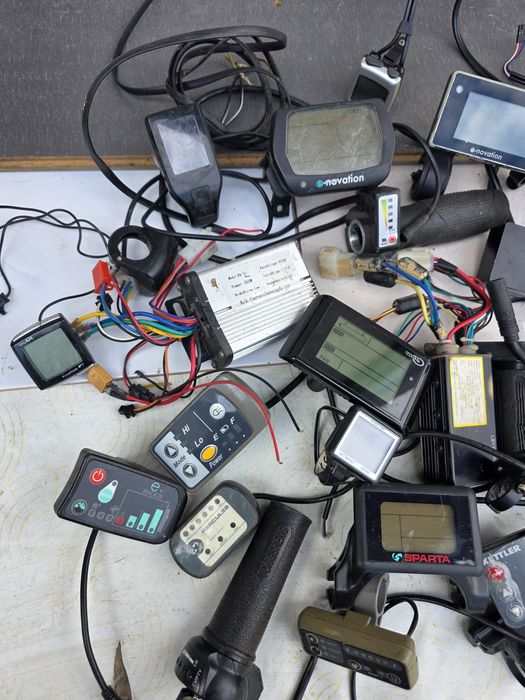 Diferite Incarcatoare si Display-uri 24v ,36v ,48v