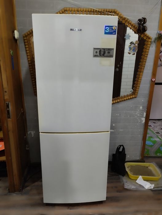 Продается холодильник Samsung