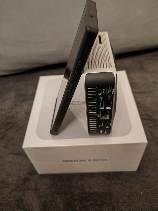 Vand mini PC Geekom A6 ca nou, desigilat
