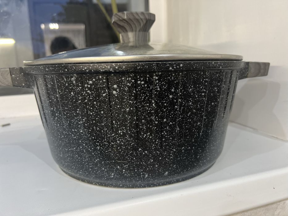 Кастрюля и две сковородки