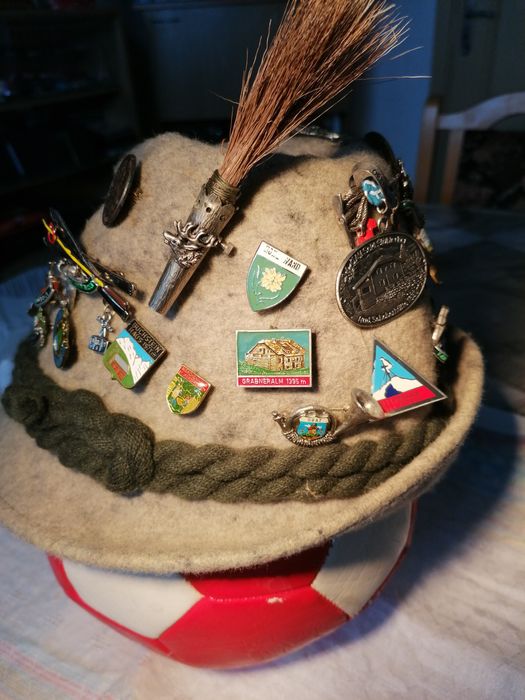 Ловджийско -туристическа  вълнена шапка за ценители