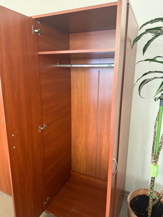 Шкаф офисный для одежды