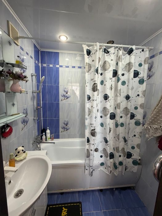 В продаже 2х ком квартира 4/5