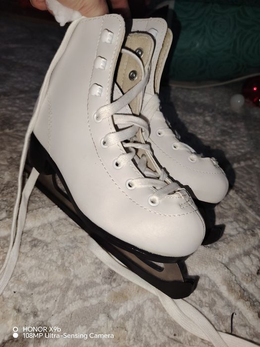 Коньки новые  размер 31-32