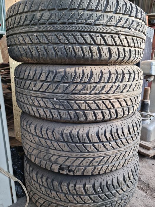 Зимные шины 215/55/16