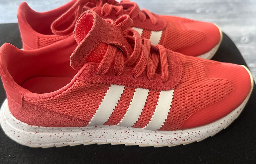Маратонки Adidas оранжеви
