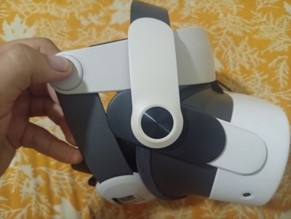 Продаю oculus quest 3S