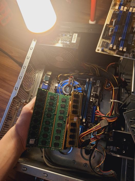 Оперативная память , есть любые