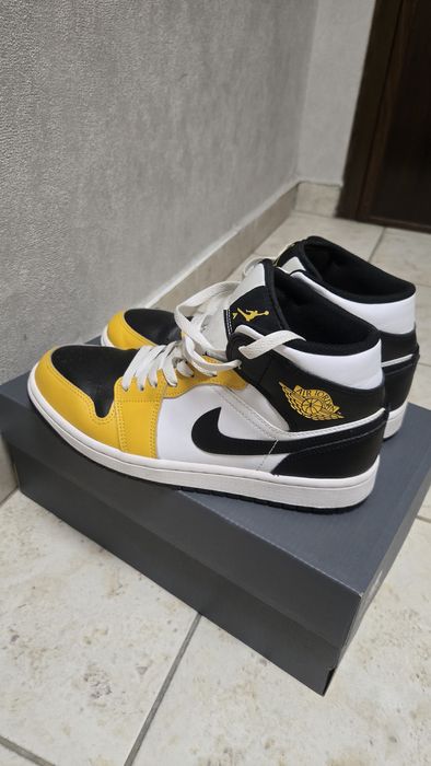 Маратонки Nike Jordan 1 Mid