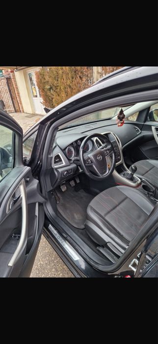 Opel Astra J 2012