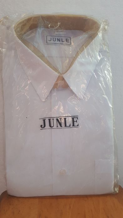 Cãmaşã albã pt bãrbați 30 ron bucata