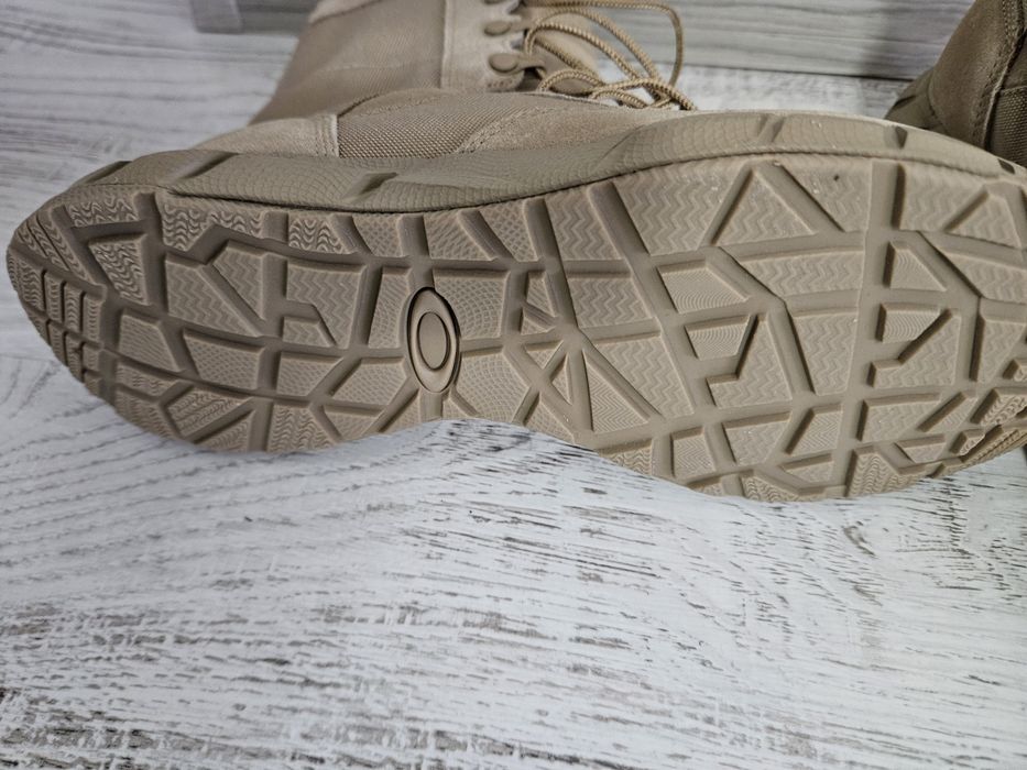 Bocanci Oakley. Nr. 40