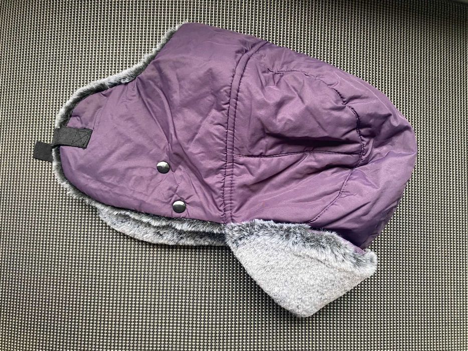 Fes/caciula iarna unisex, cu urechi si blanita, mov, nou