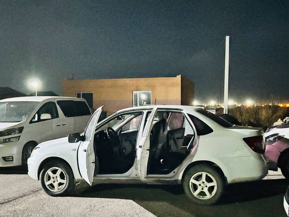 Чисто  салон почти новый