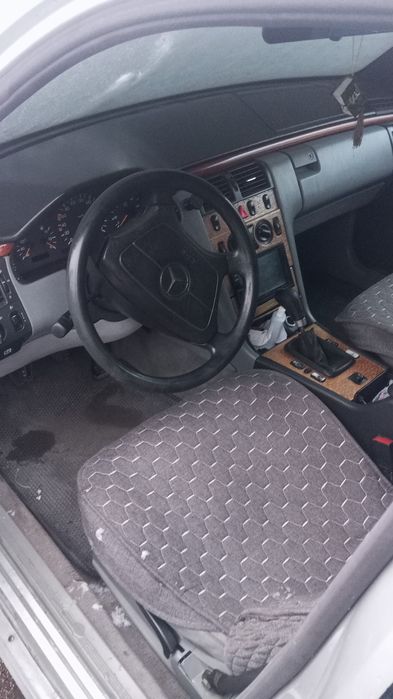 Продам mercedes 210