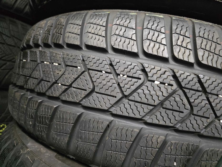 4бр Зимни гуми 225 60 18 - Pirelli