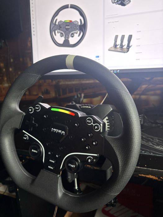 Продаю игровой руль Moza R3 Bundle