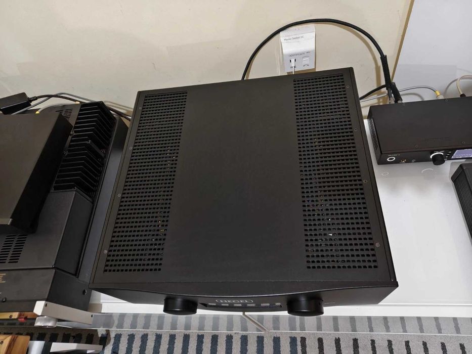 Интегриран усилвател Hegel H600 в ментова кутия