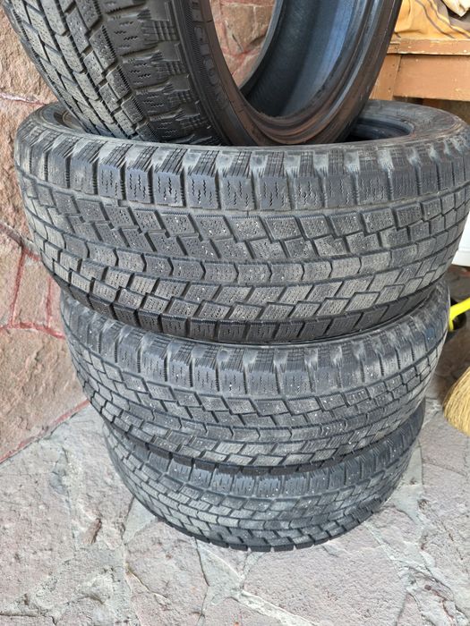 Продам б/у зимнюю резину