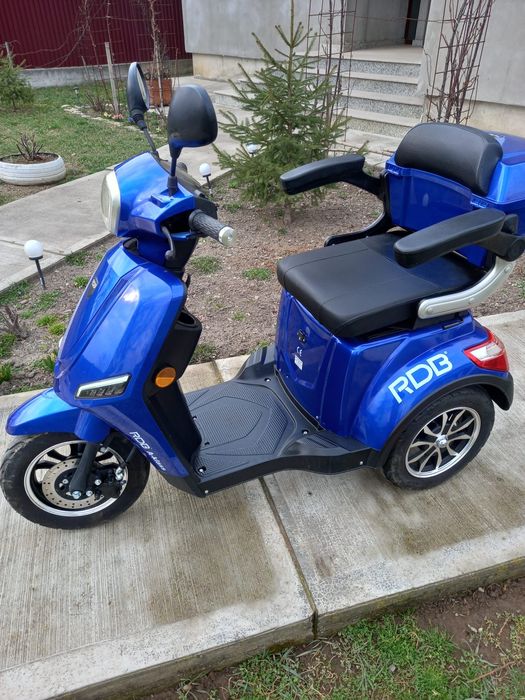 Vand triciclu electric perfect funcțional folasit doar un an și jumata