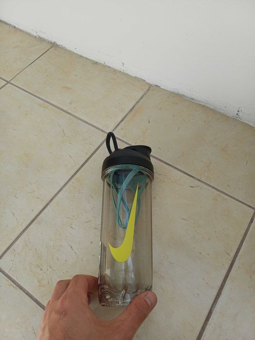 Bidon apa Nike Recharge Shaker 2.0, BPA free, 473 ml transparent/verde