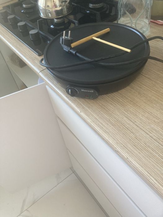 Продам блинницу электрическую