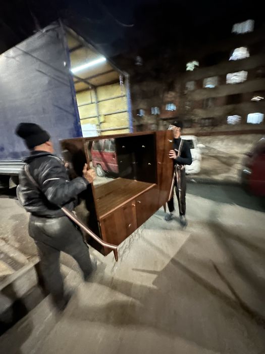 Достака мебели и пианино