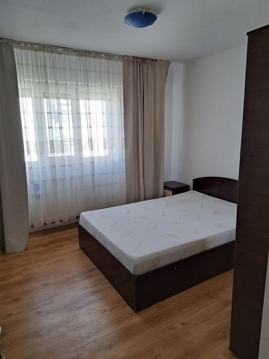 Inchiriez apartament cu 2 camere decomandat