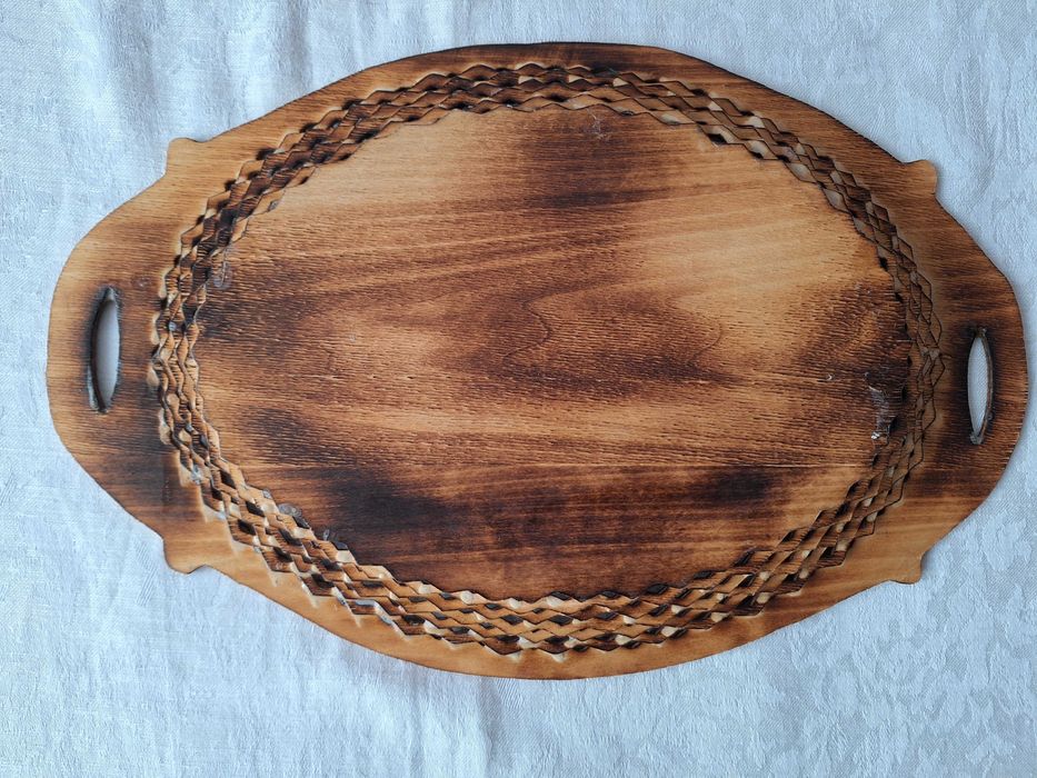 Tava decor confectionata din lemn traforat si pictat - veche