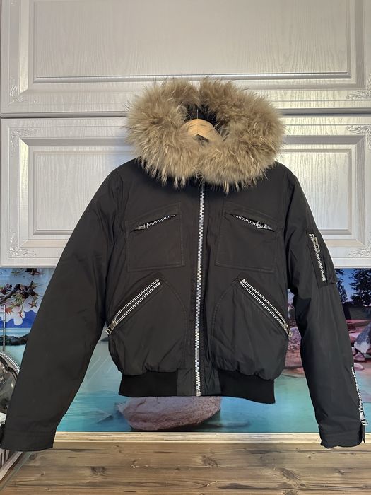 Продам зимнюю куртку (аляска)