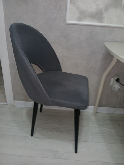 Стулья 50 тысяч  за  4 штуки