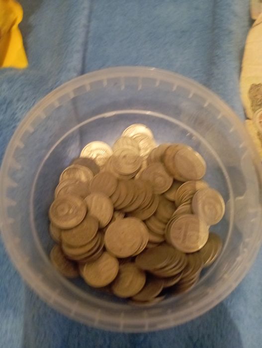 Монеты и купюры оригинальные