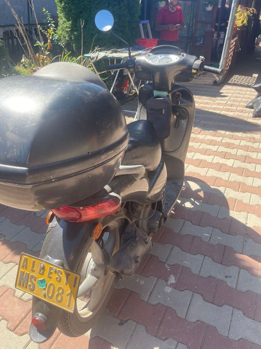 Scuter de vanzare aprilia scarabeo