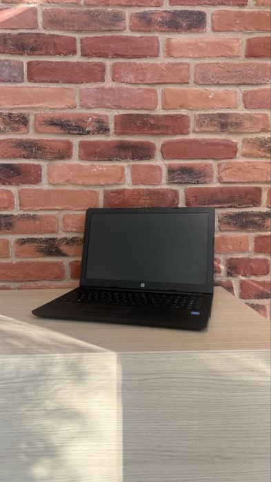 Продавам HP 15-bs036ng лаптоп