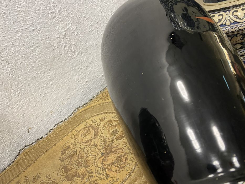 Големи стъклени вази изрисувани ръчно