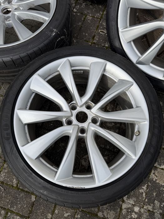 Jante 19” Tesla Model 3 -cauciucuri vara 235 40 R19 + senzori presiune