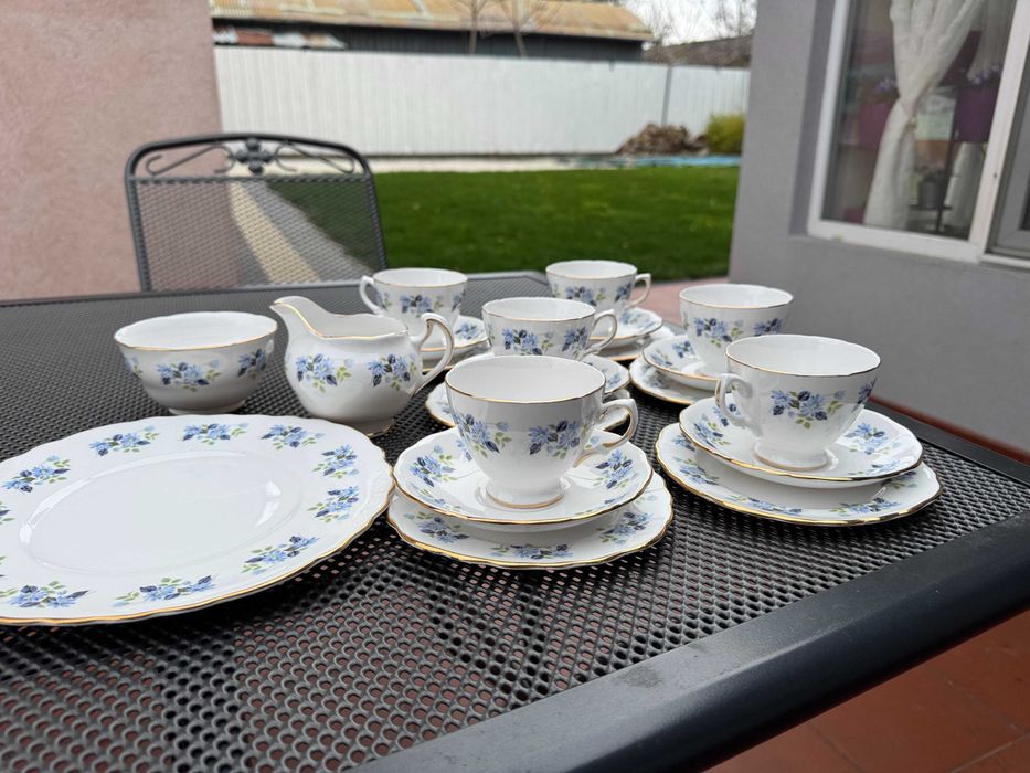 Луксозен английски порцеланов сервиз Royal Vale – около 1950 г