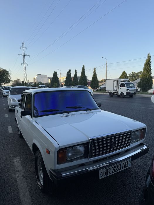 Vaz 2107 sotiladi