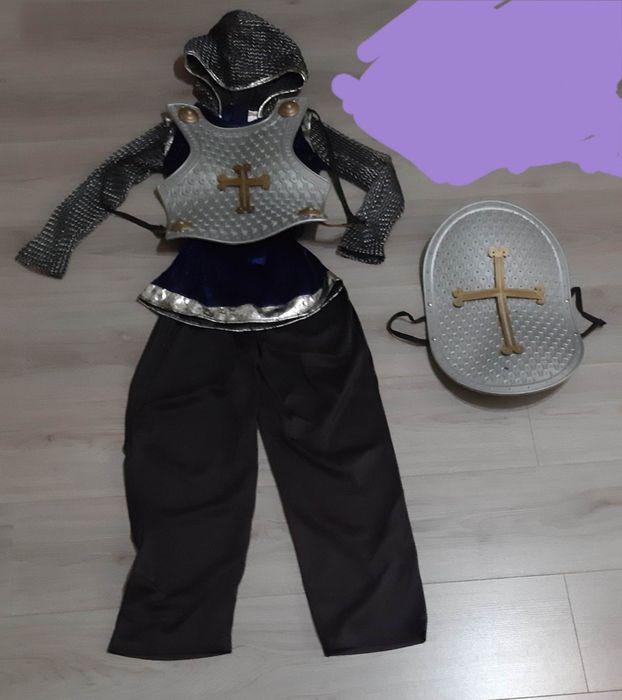 Costum de soldat , print si politist