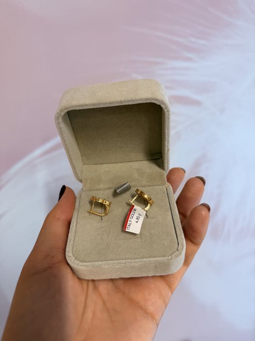 Продам золотые серьги новые