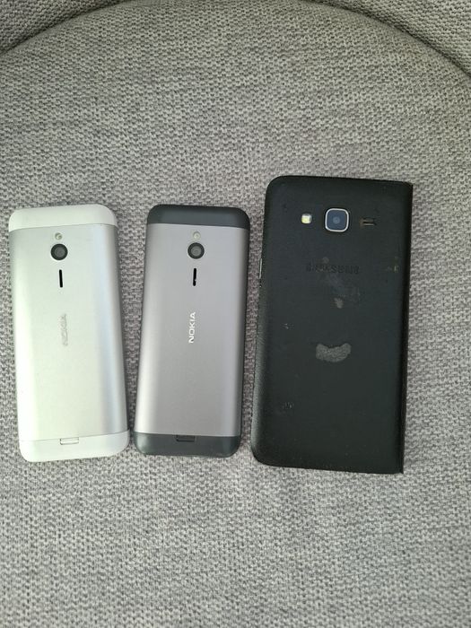 Vand 3 telefoane defecte pentru piese