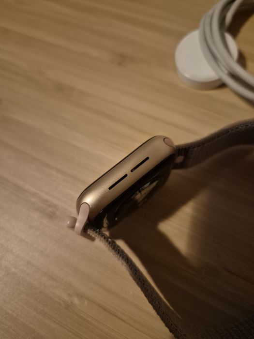 Apple Watch Series 4, carcasă aluminiu Rose Gold, 40mm, GPS + Wifi