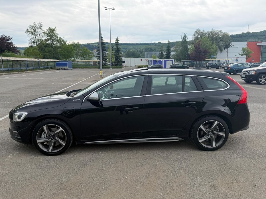 Volvo V60 //R-DESIGN// 2.4 Diesel D6 4x4 //PLUG IN HYBRID
