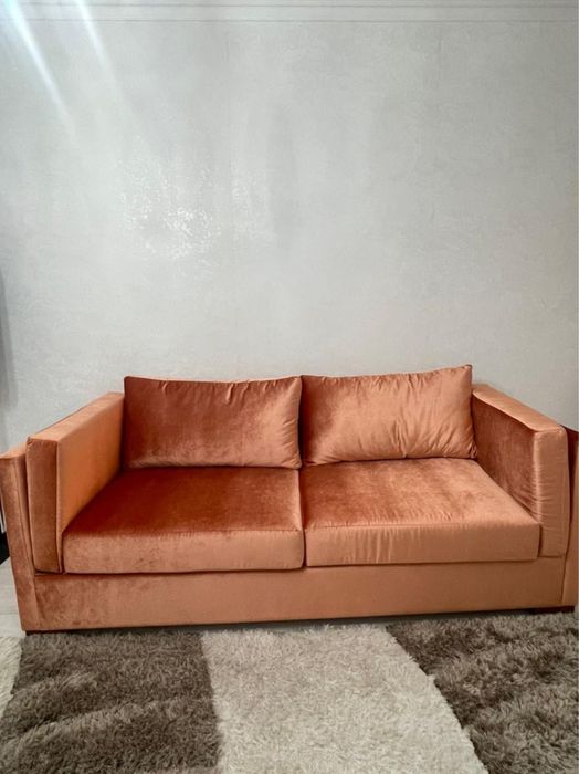 Красивый диван для гостиной